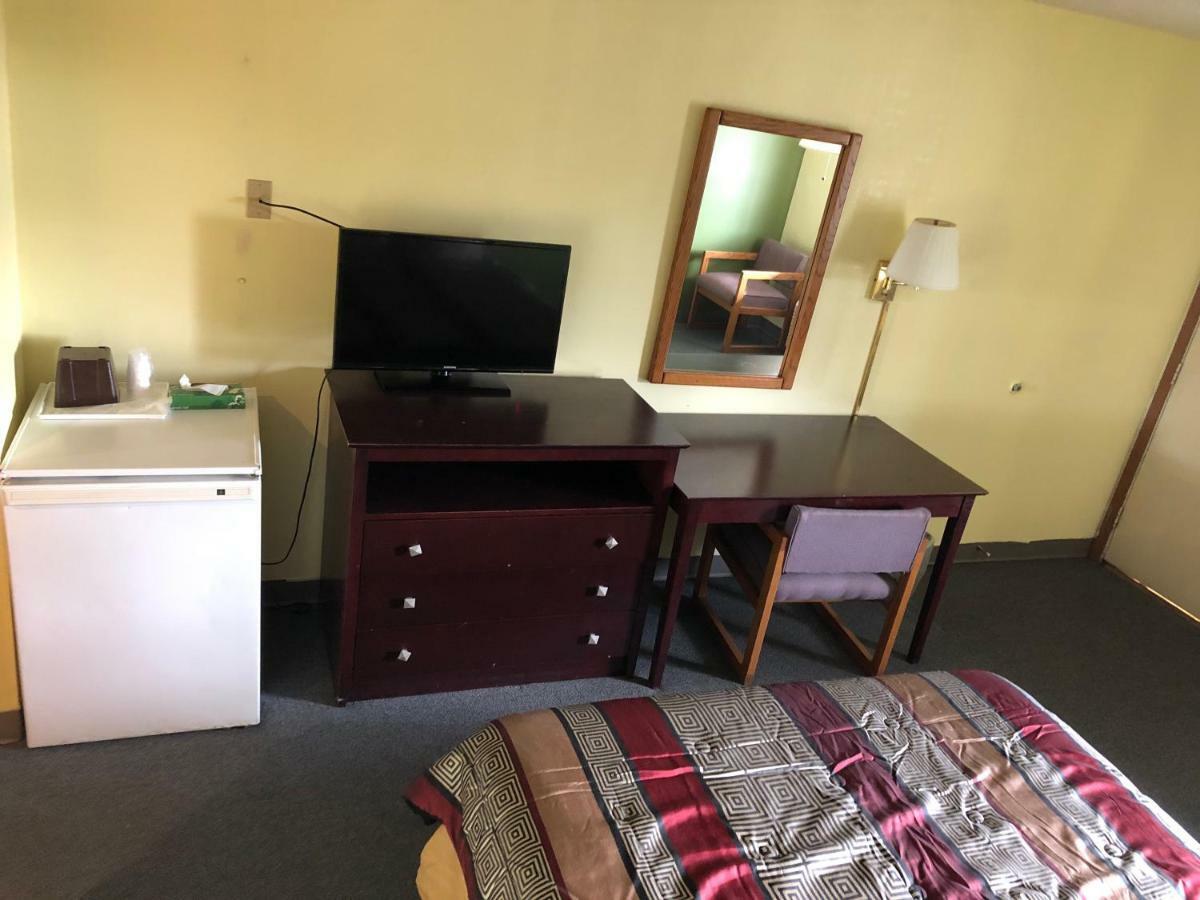 Salt Creek Motel 3*