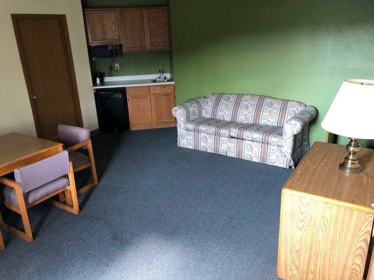 Salt Creek Motel 3*